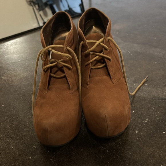 Caramel Suede Wedges (7.5) - Picture 2 of 7